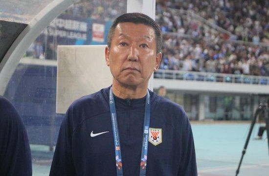 打女孩屁股
